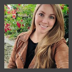 Meet your Posher, Loralyn